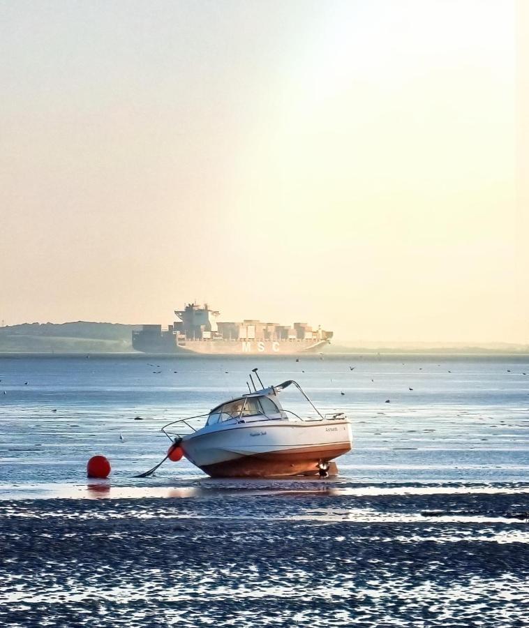 Seafront Suites - Close To Beach, Train Station & Southend Airport Southend-on-Sea Exterior photo